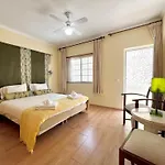 Townhouse Close To Riverside: 2br