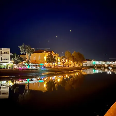 בית נופש Townhouse Close To Riverside: 2br *