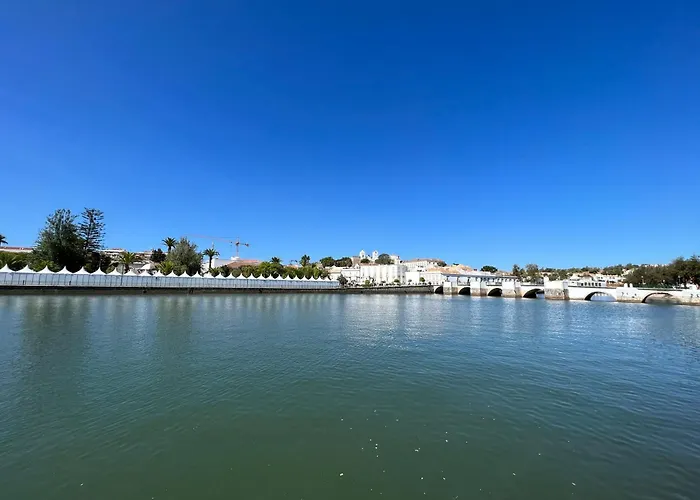 Townhouse Close To Riverside: 2br Tavira