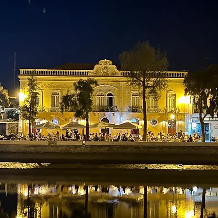 Townhouse Close To Riverside: 2br Сasa de vacaciones *