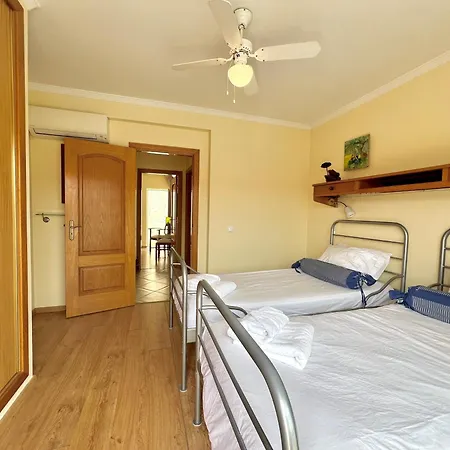 Townhouse Close To Riverside: 2br Сasa de vacaciones Tavira