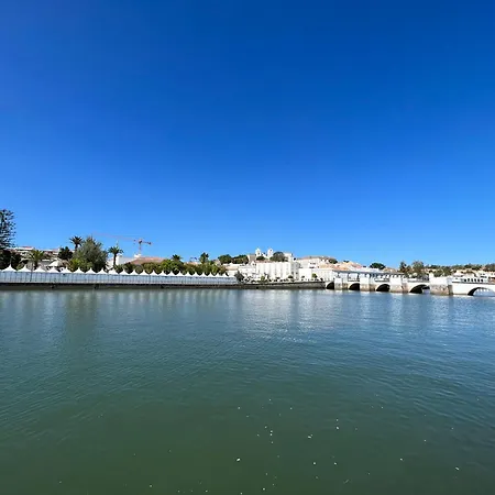 Townhouse Close To Riverside: 2br Тавира