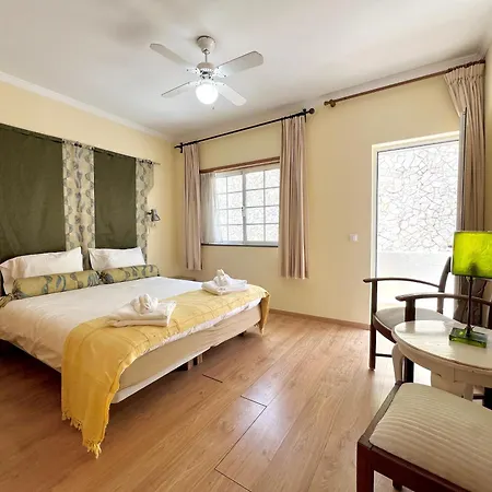 Townhouse Close To Riverside: 2br