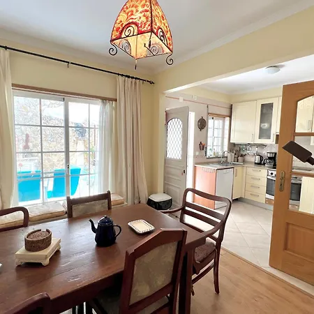 Townhouse Close To Riverside: 2br Holiday home *