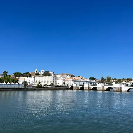 Townhouse Close To Riverside: 2br *