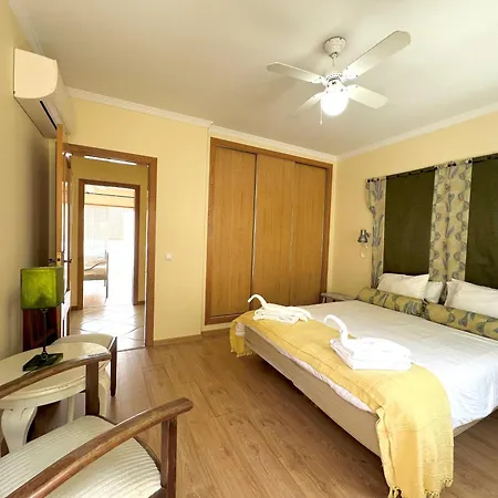 Townhouse Close To Riverside: 2br Holiday home