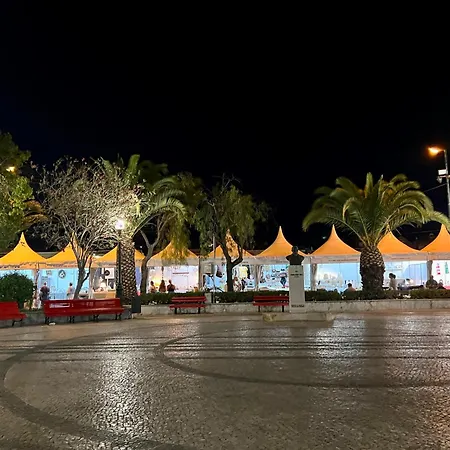 Townhouse Close To Riverside: 2br