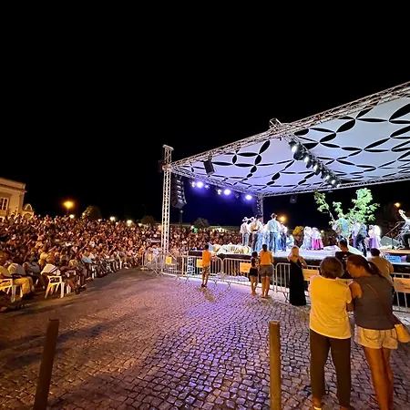 Townhouse Close To Riverside: 2br Сasa de vacaciones Tavira