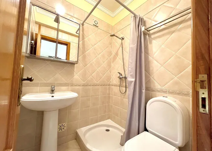 Townhouse Close To Riverside: 2br