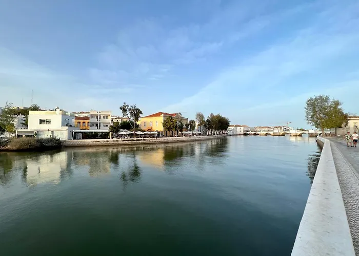 Townhouse Close To Riverside: 2br * Tavira