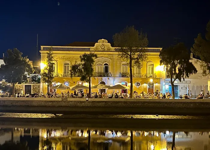 Townhouse Close To Riverside: 2br Holiday home *