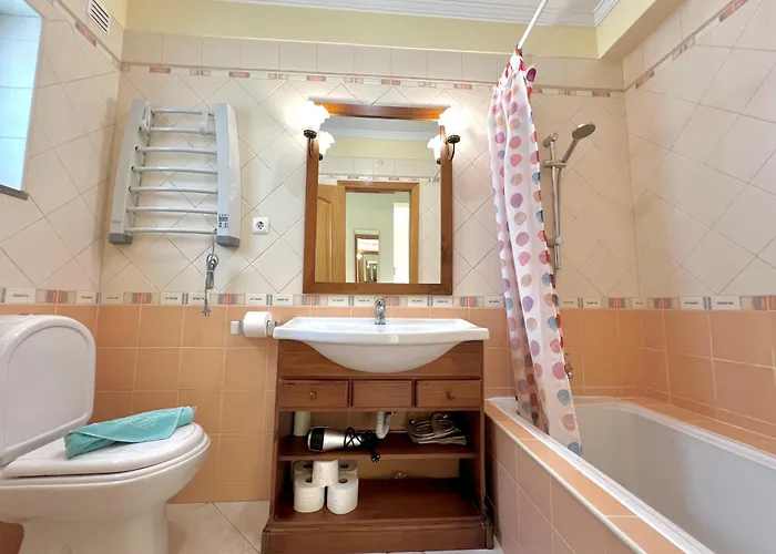 Townhouse Close To Riverside: 2br Tavira