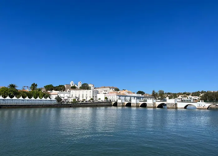 Townhouse Close To Riverside: 2br *