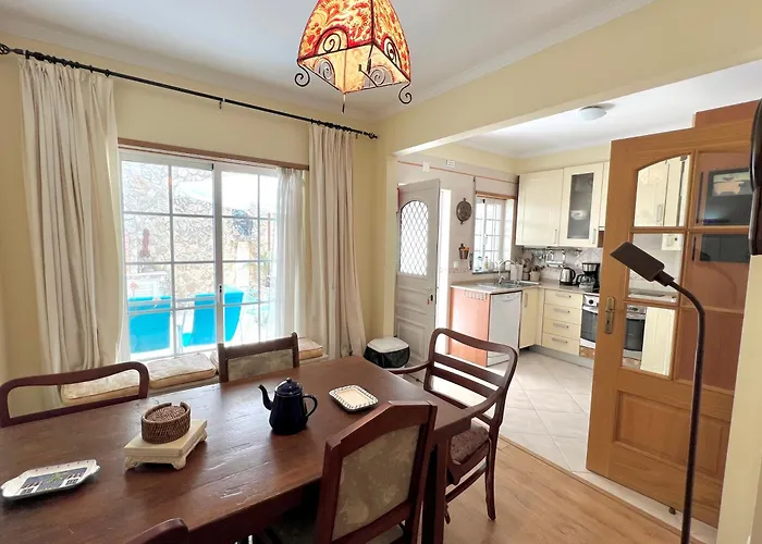 Townhouse Close To Riverside: 2br Semesterbostad *