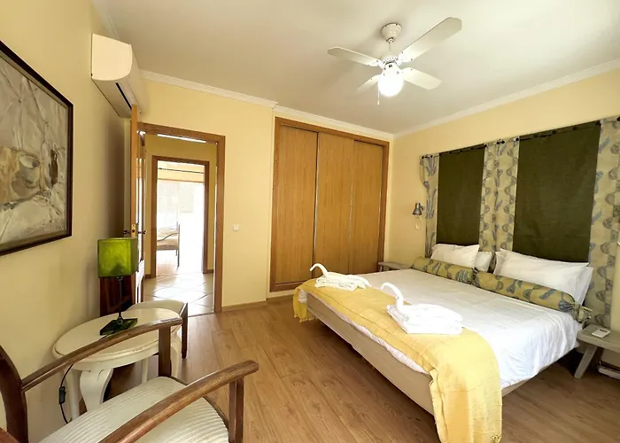 Townhouse Close To Riverside: 2br Semesterbostad
